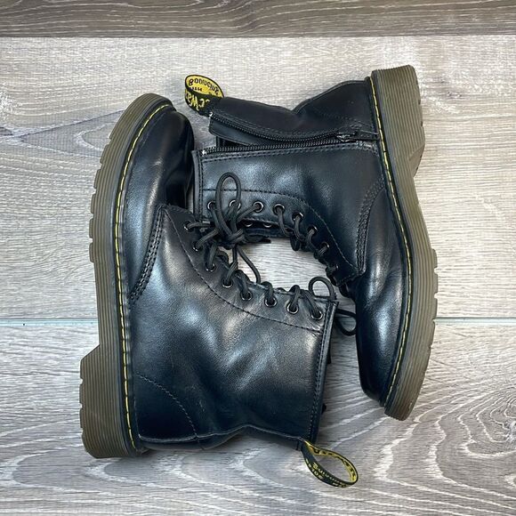 Dr Martens Delaney Little Girl Sz 2 Black Leather 8-Eye Lace Up Zip Combat Boots - Picture 10 of 10